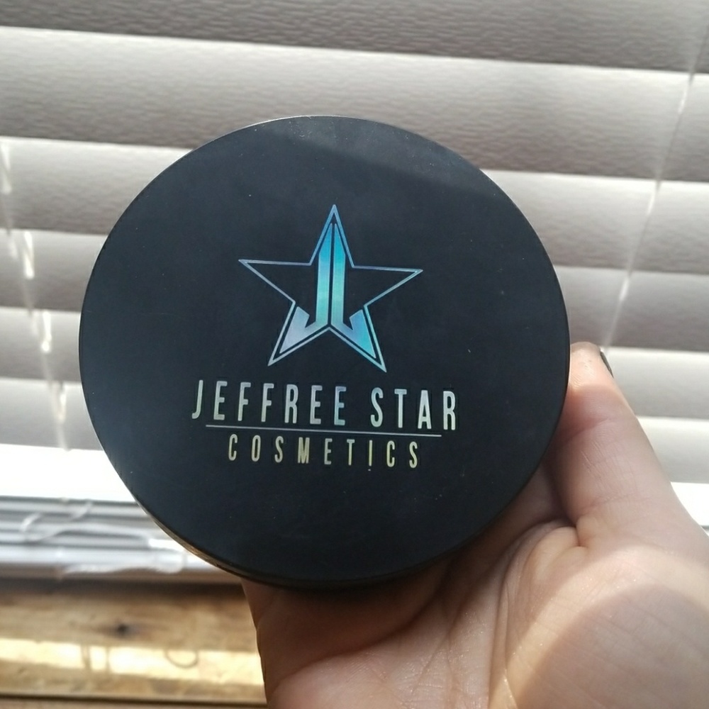 Jeffree Star limited edition Skin Frost in eclipse